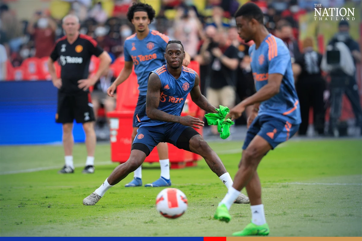 Man U hold first public training session in Bangkok