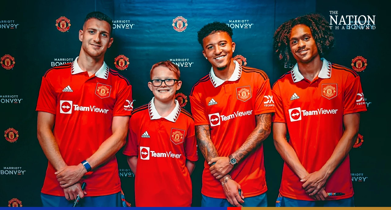 Jadon Sancho slices past Man Utd teammates to win Thai cooking clash