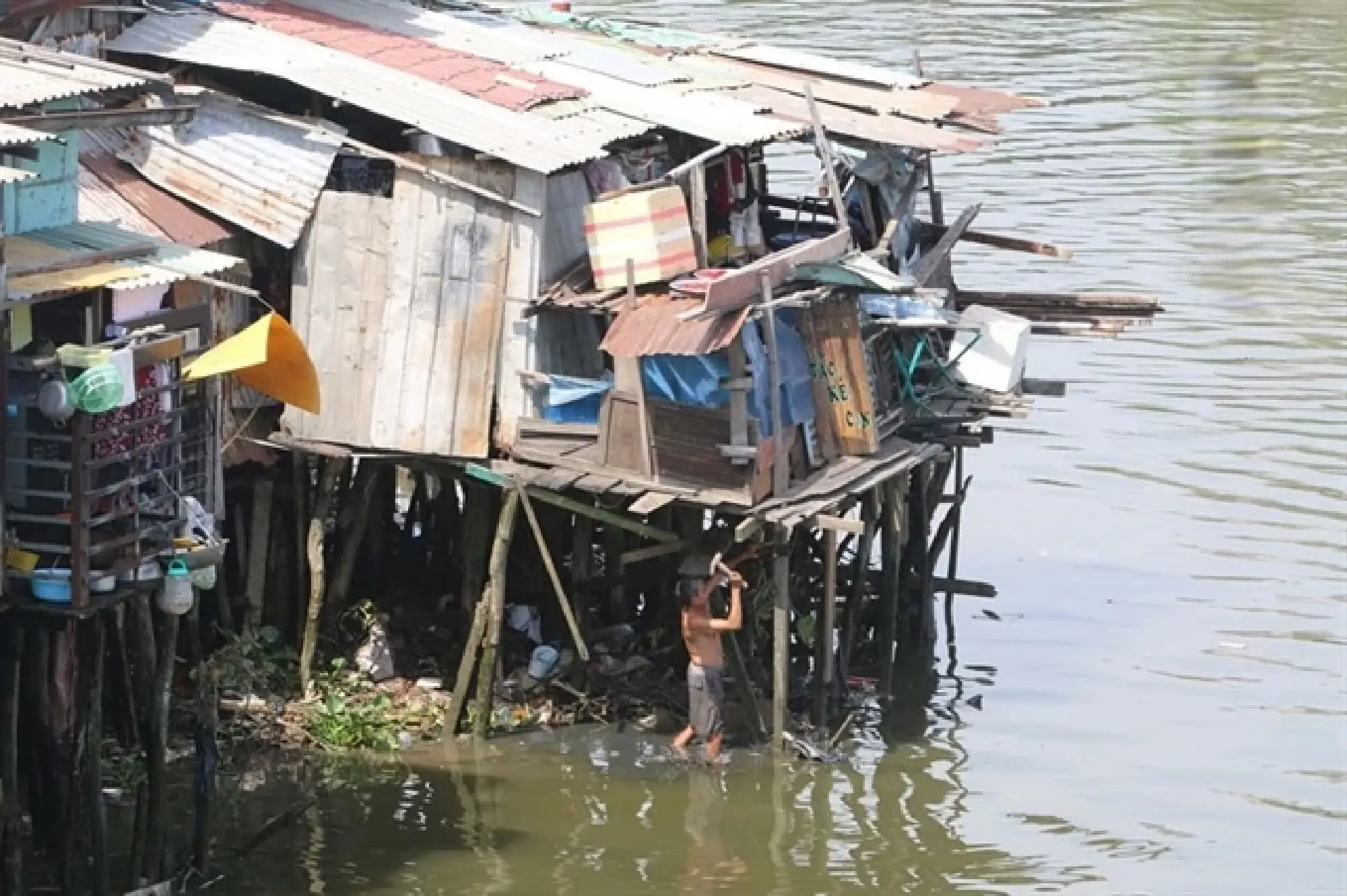 HCM City faces difficulties in relocating nearly 20,000 low quality homes