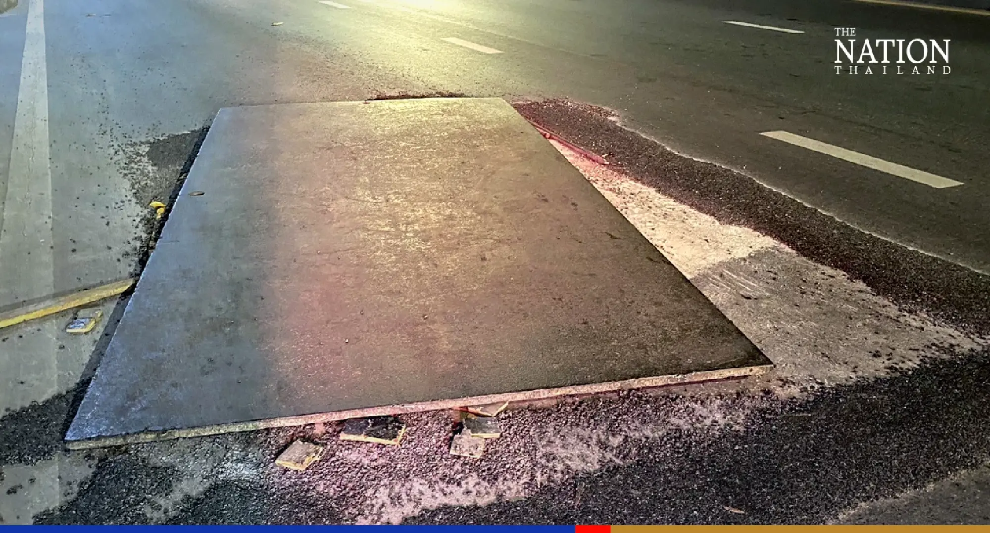 Loose metal plate on Phaholyothin Road poses danger to motorbikes