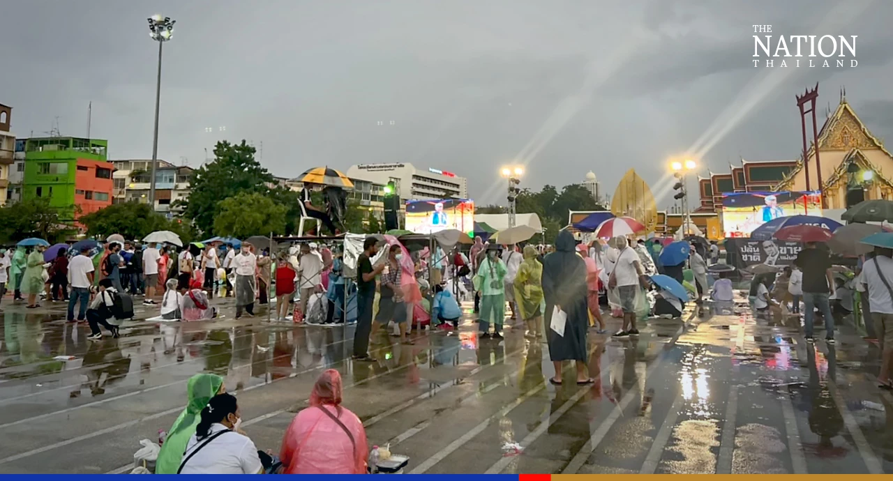 Rally wraps up peacefully on Sunday night, march to Govt House planned for Prayut’s D-Day on Wednesday