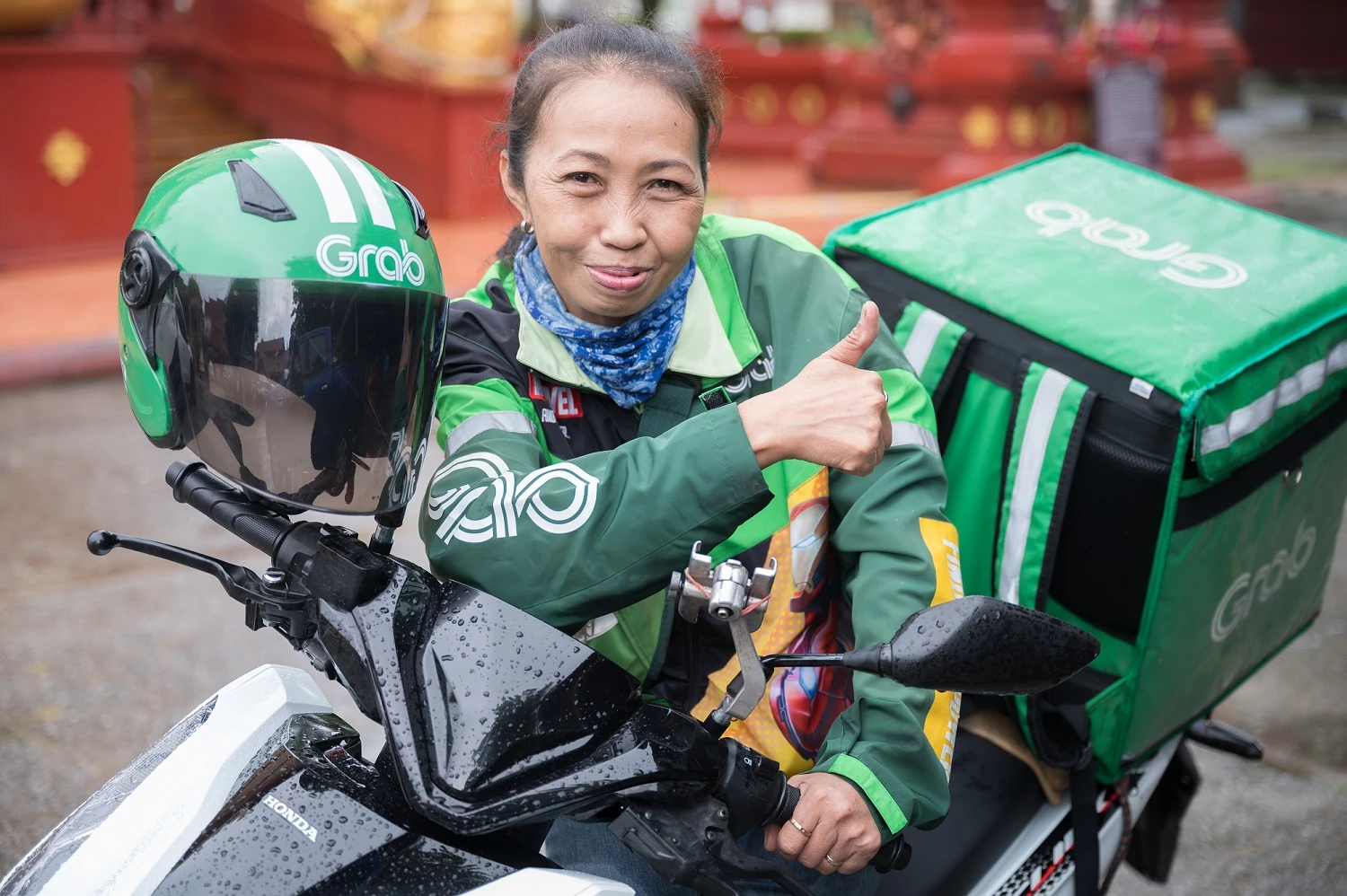 The stories of two strong women who never surrender to obstacles in life