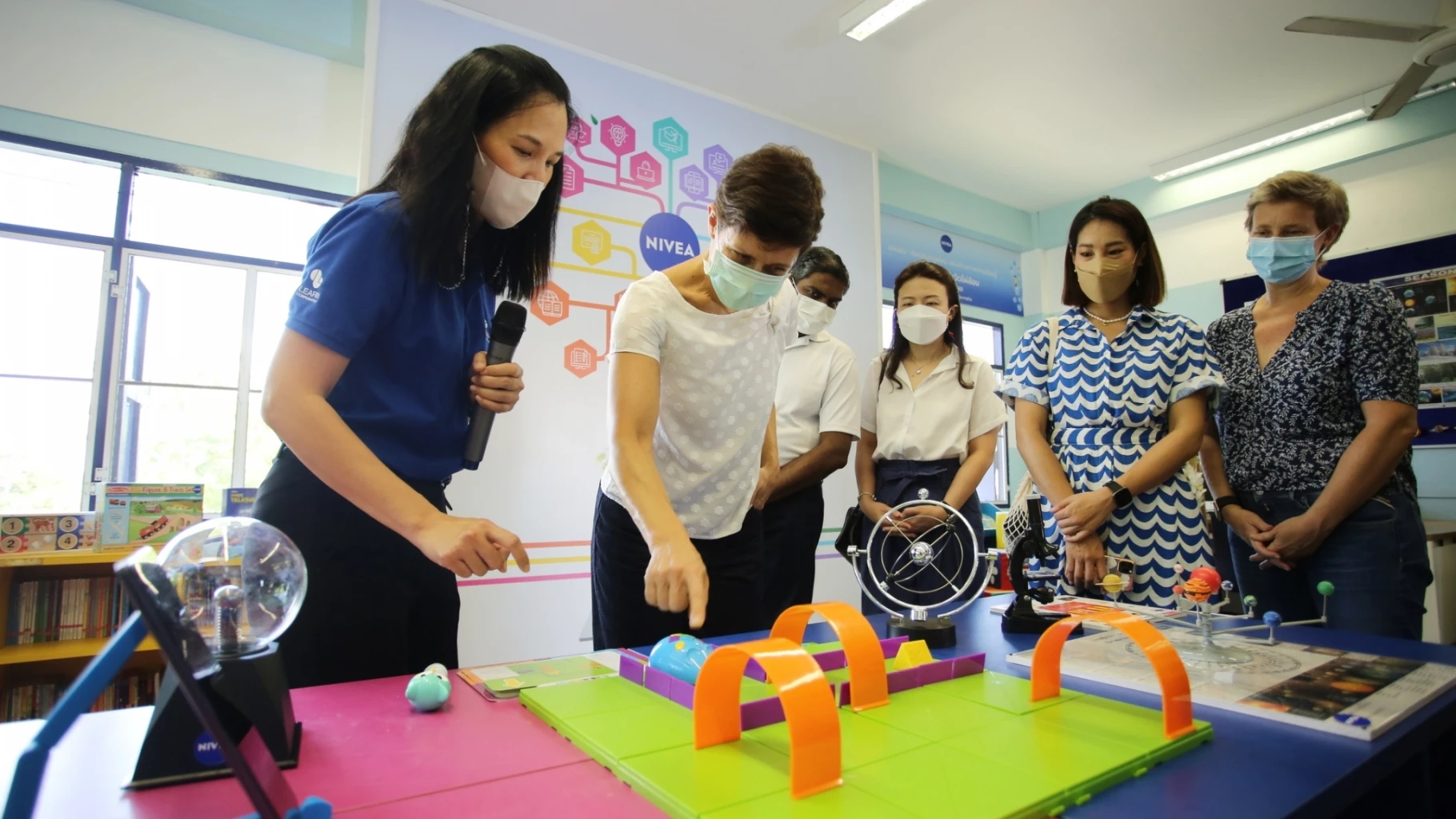 Beiersdorf (Thailand) delivers new library to Ayutthaya school
