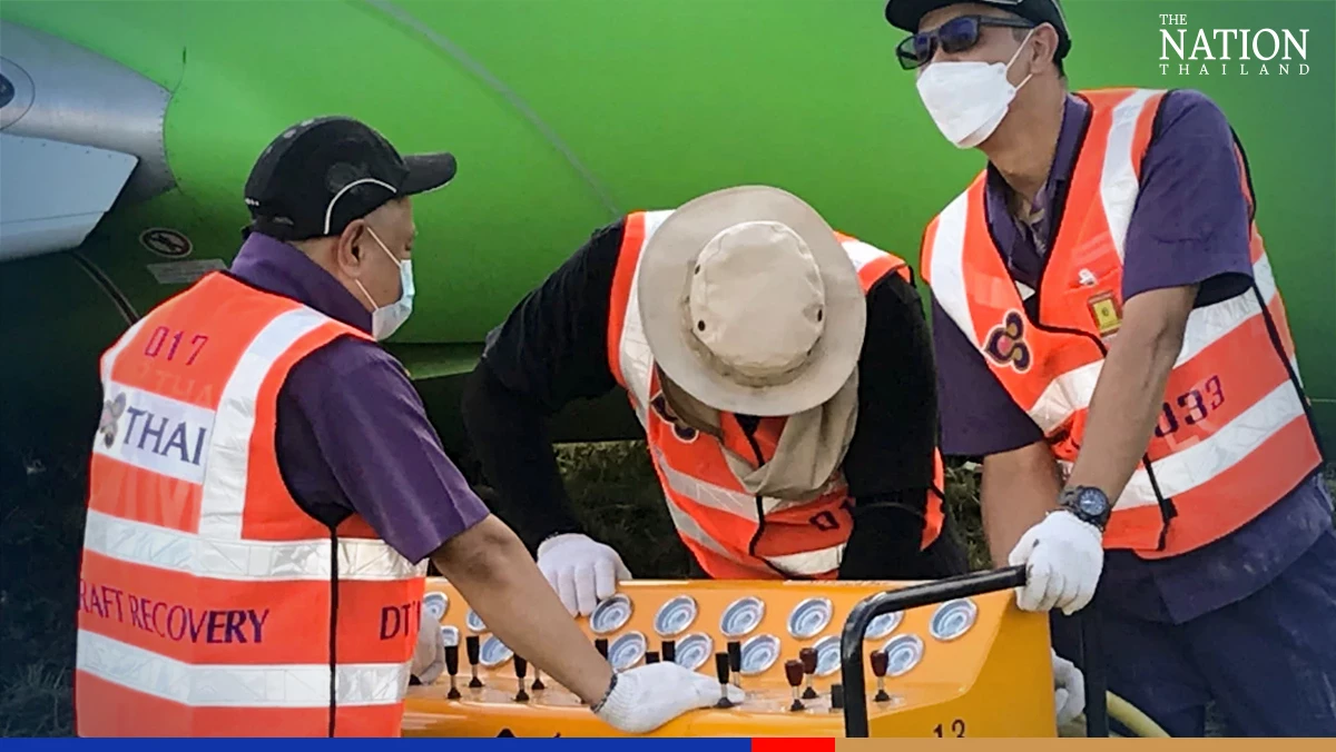 Stranded Nok Air plane in Chiang Rai successfully hoisted back onto runway