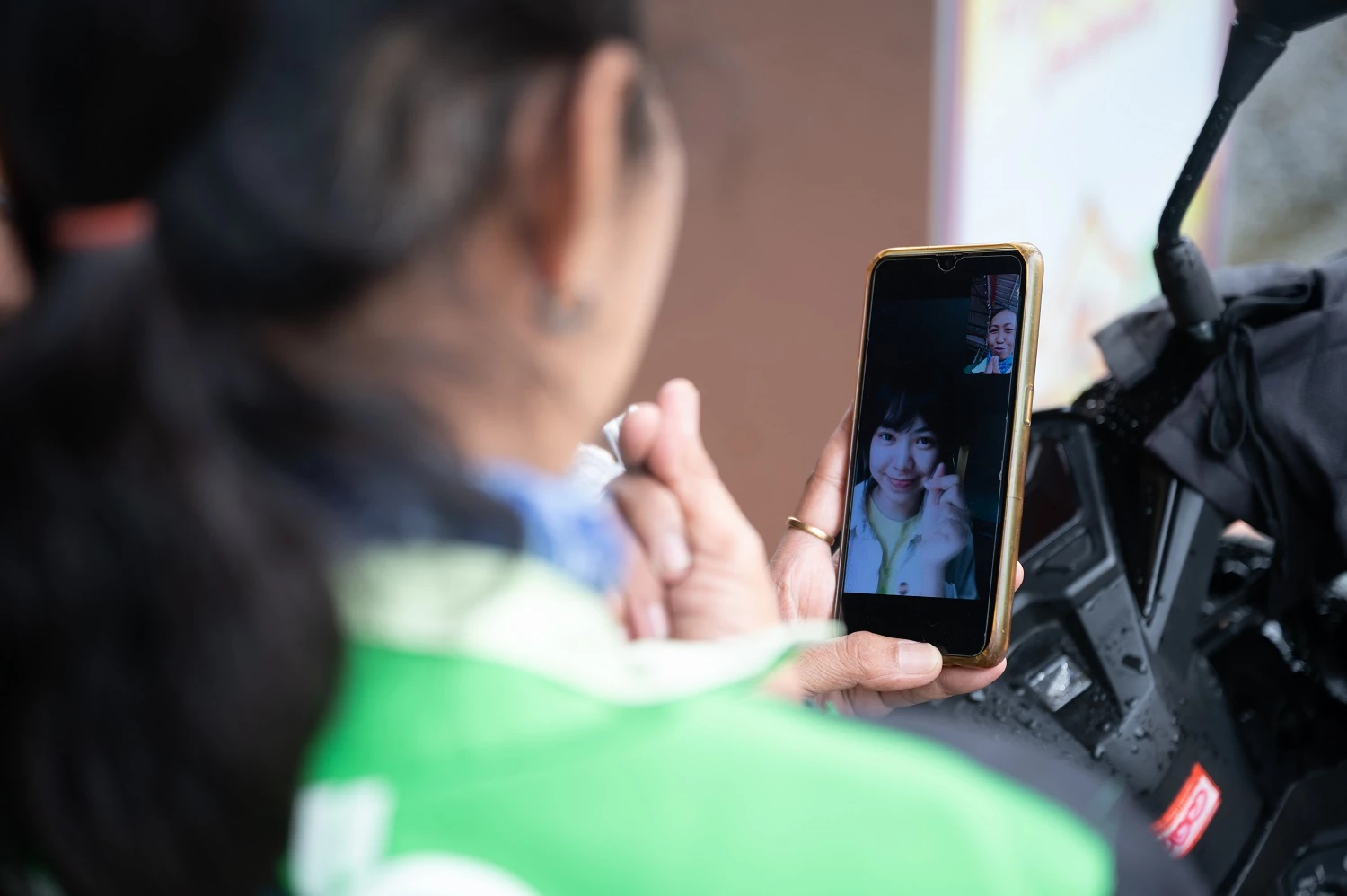 The stories of two strong women who never surrender to obstacles in life