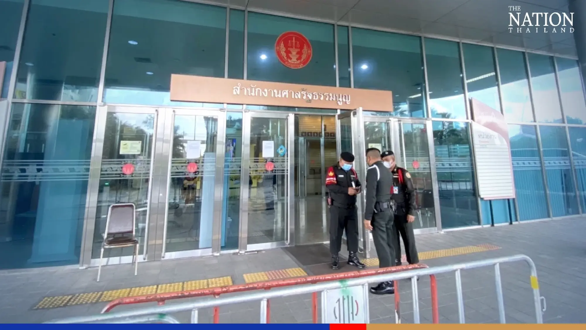 Large police presence around charter court ahead of Prayut tenure ruling