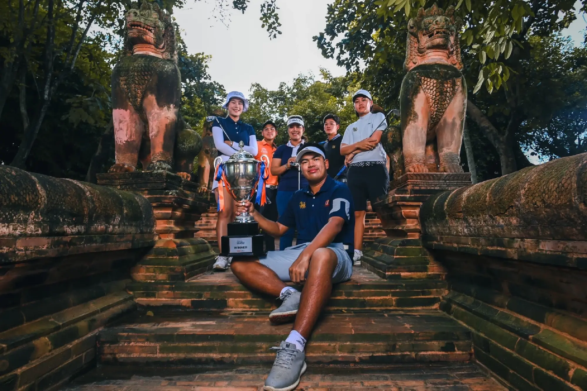 In-form Amarin Leads Contenders in Thailand Mixed Photocall
