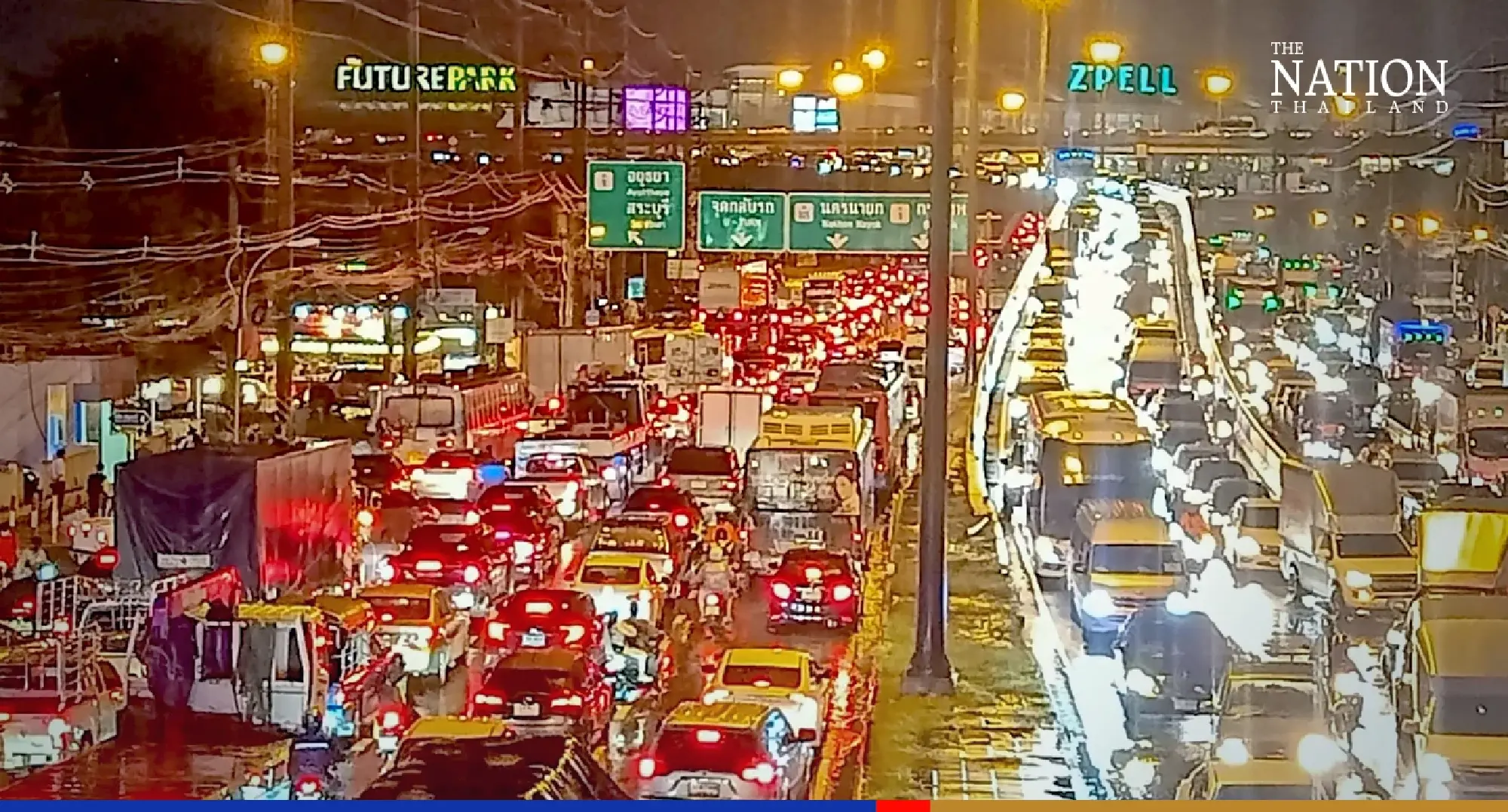 Flooded-in Bangkokians to get free shuttle services during rush hour