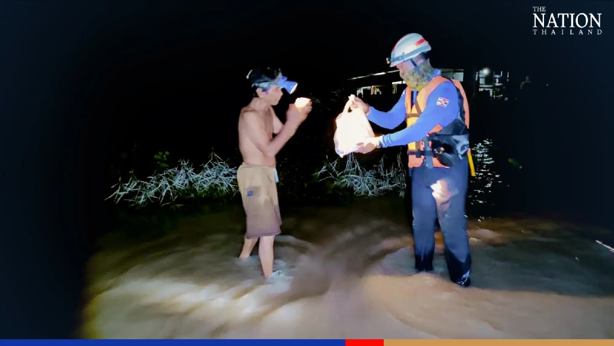 Prayut deploys soldiers for flood operations in Bangkok, across country