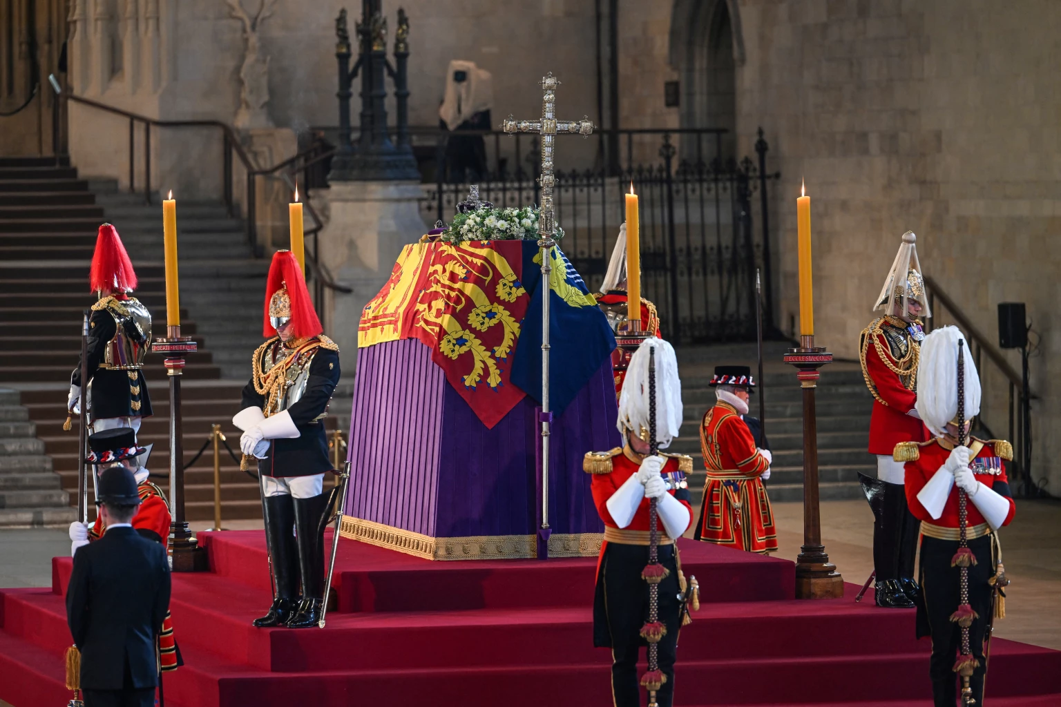 Mourners view the coffin of late Queen Elizabeth