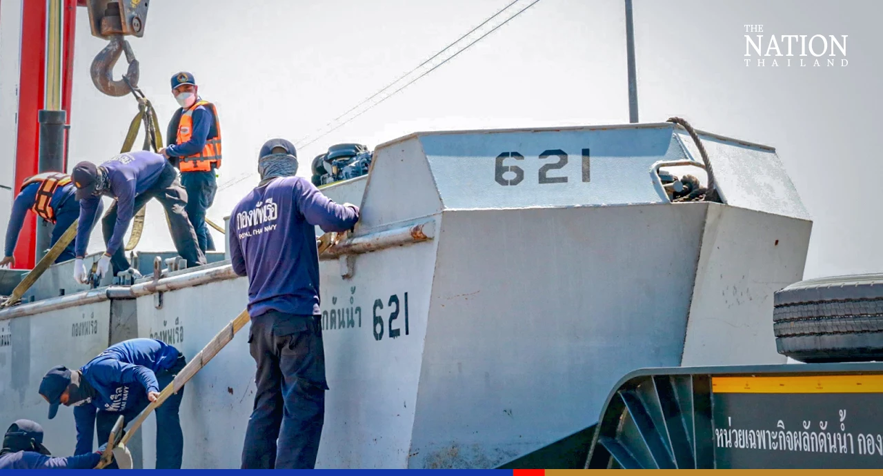 20 Navy boats sent to Rayong to help redirect floods