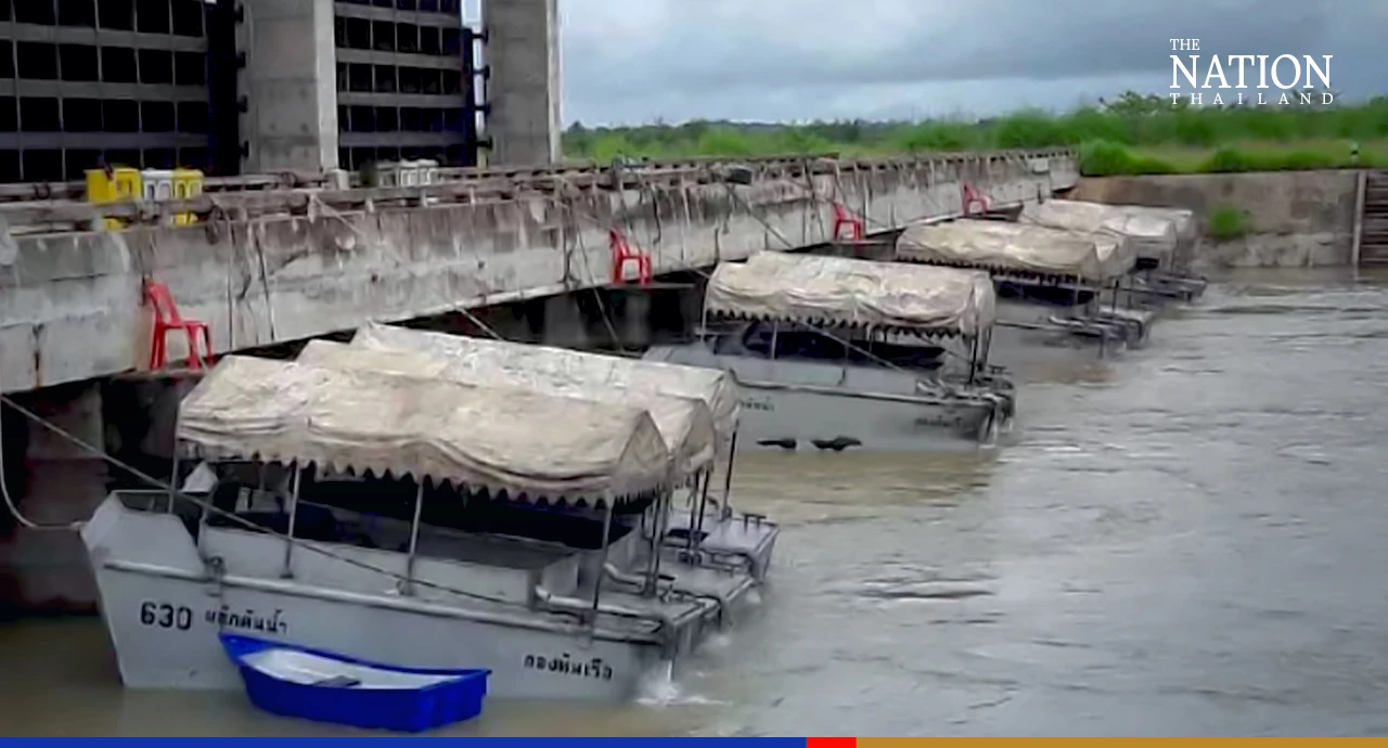 Navy prepares 80 boats for Bangkok flood relief operation