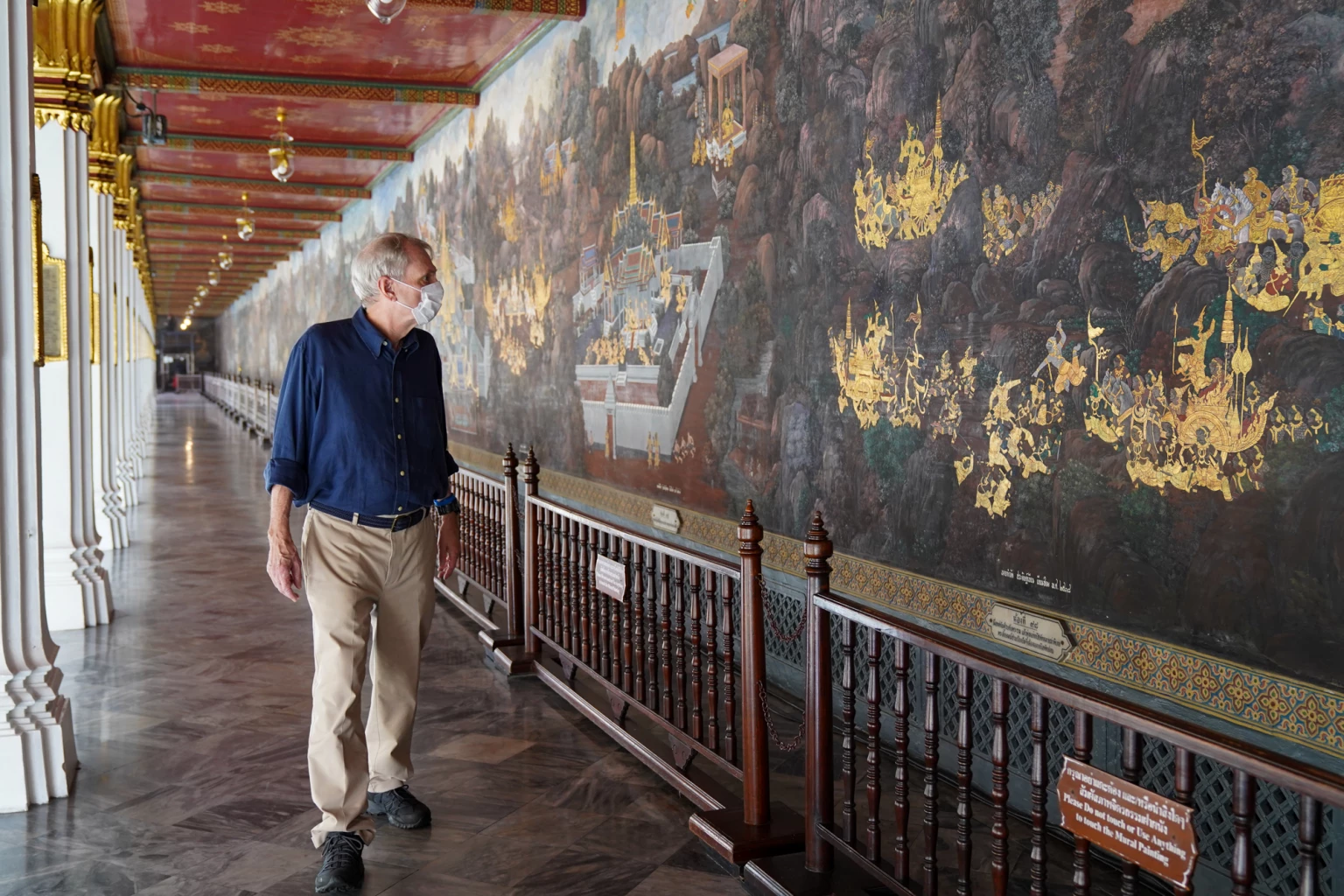 New US ambassador tucks into street food on first tour of Bangkok