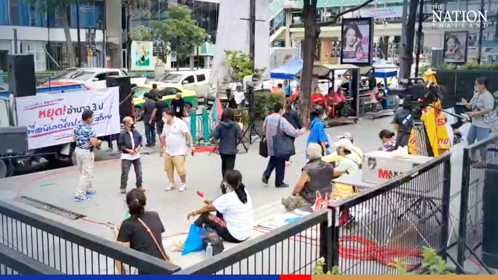 Anti-government group gathers at Ratchaprasong intersection to launch protest against 3 'Ps'