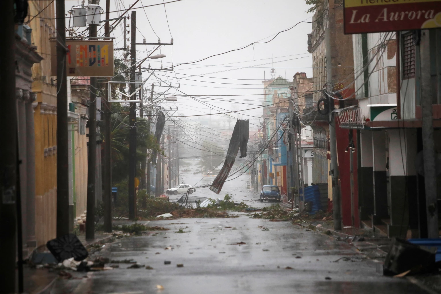 Hurricane Ian makes its way to Florida's west coast after passing Cuba