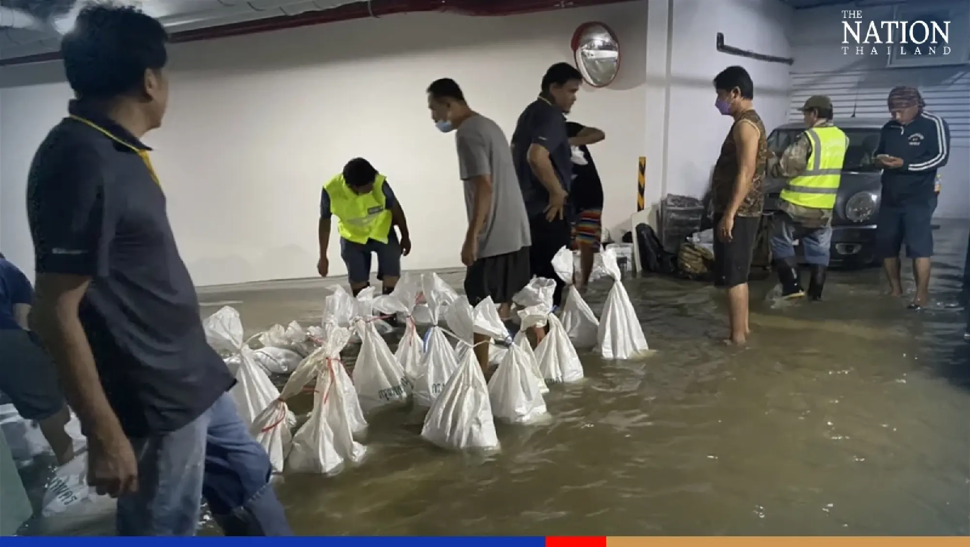 Saturday night rains worsen flooding in many parts of Bangkok