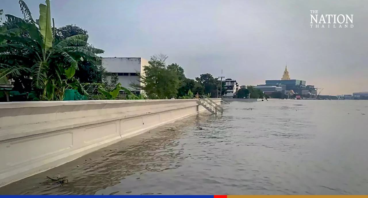 Cargo ships crawl under Ang Thong bridges as Chao Phraya rises