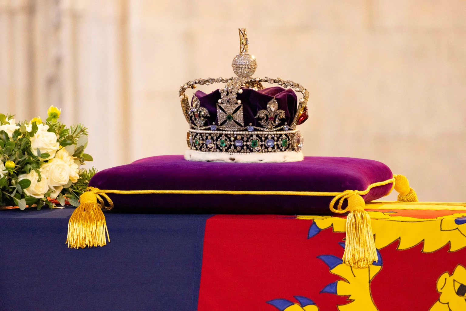 Mourners view the coffin of late Queen Elizabeth
