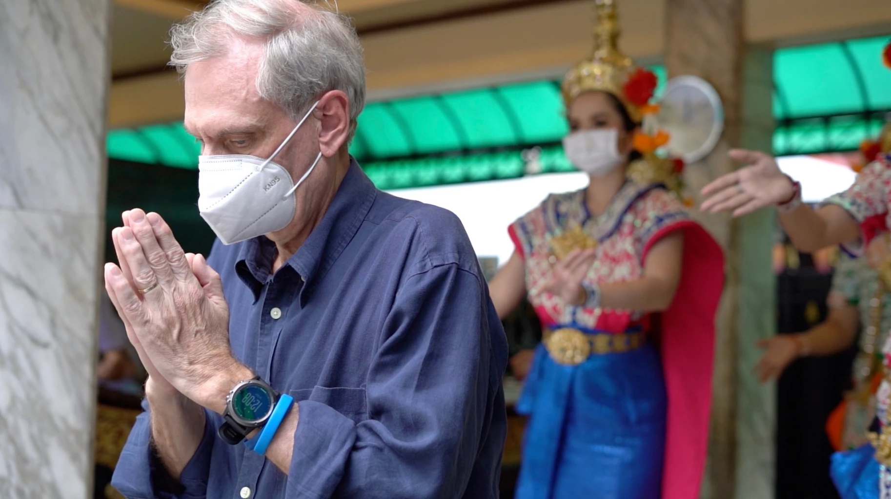 New US ambassador tucks into street food on first tour of Bangkok