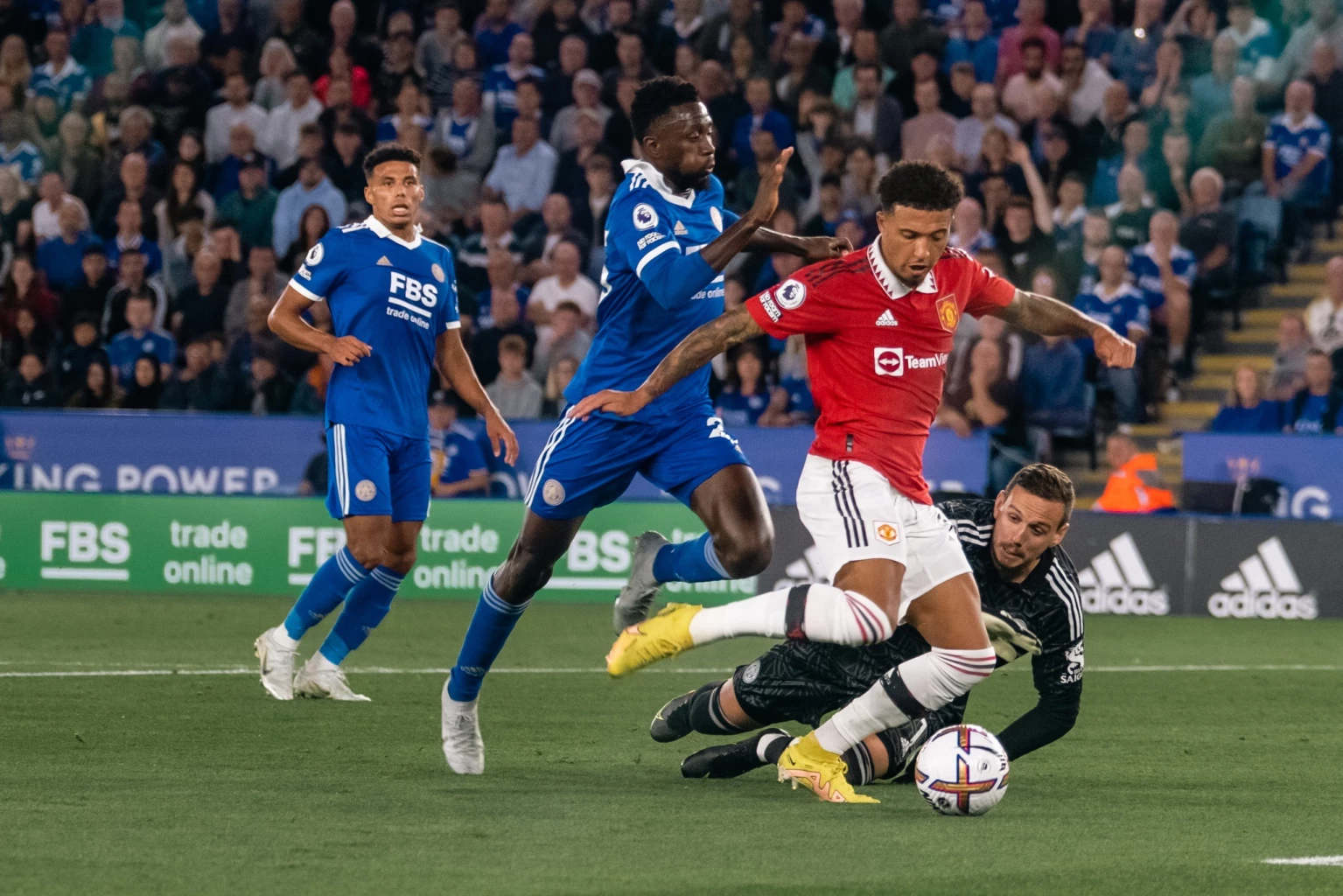 LEICESTER 0 UNITED 1 : Sancho sinks Leicester as Man Utd win three in a row