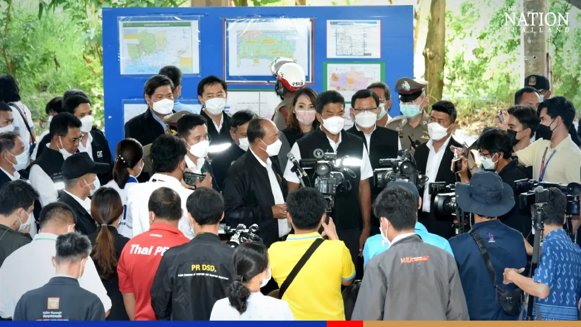 Anupong visits flood-hit Bangkok area, pledges help to BMA