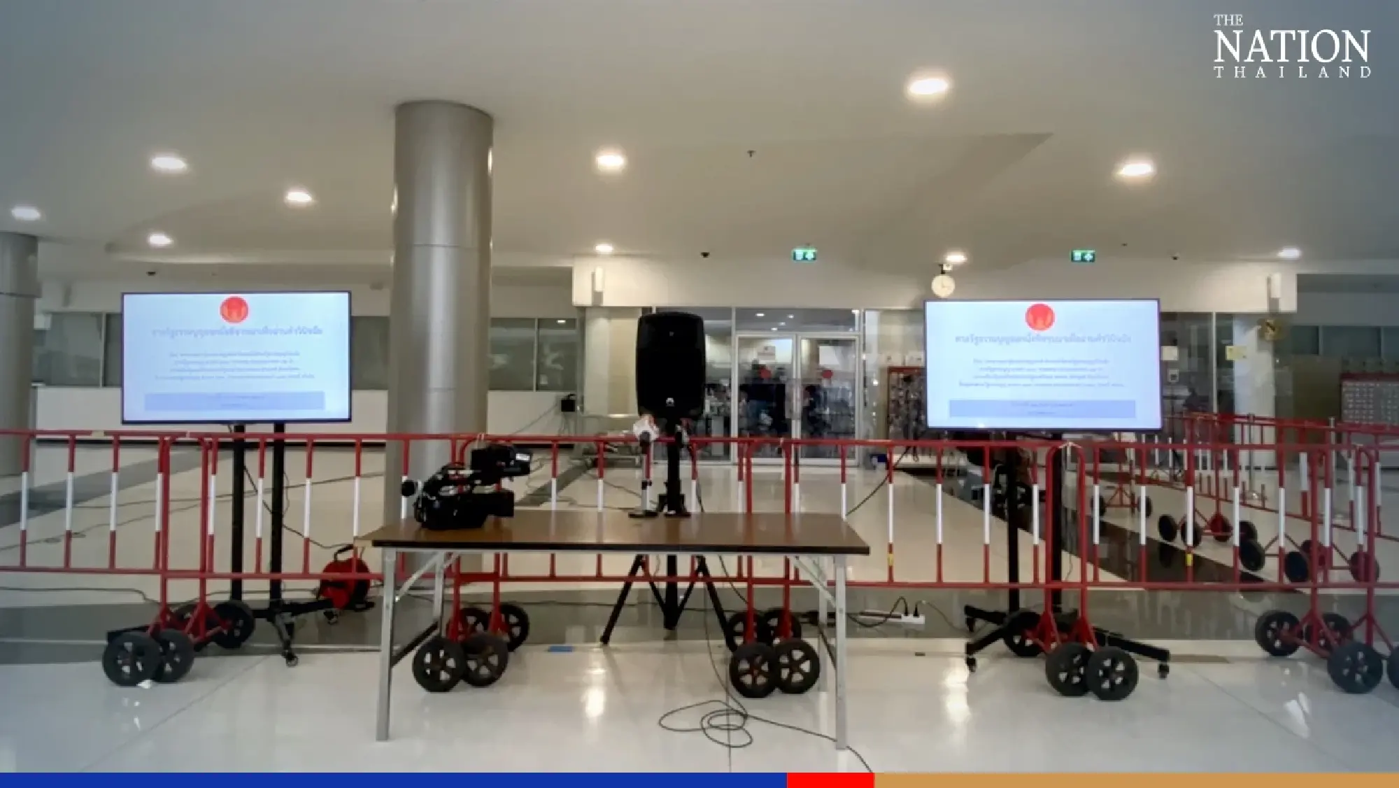 Large police presence around charter court ahead of Prayut tenure ruling