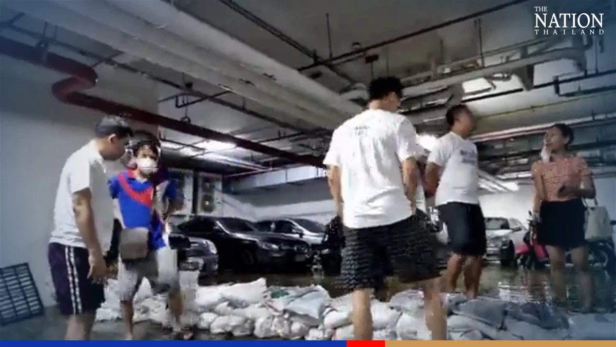 Saturday night rains worsen flooding in many parts of Bangkok