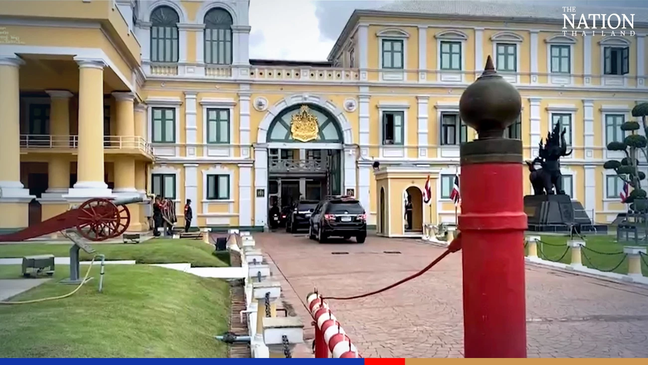 Prayut leaves work early to listen to tenure verdict at home