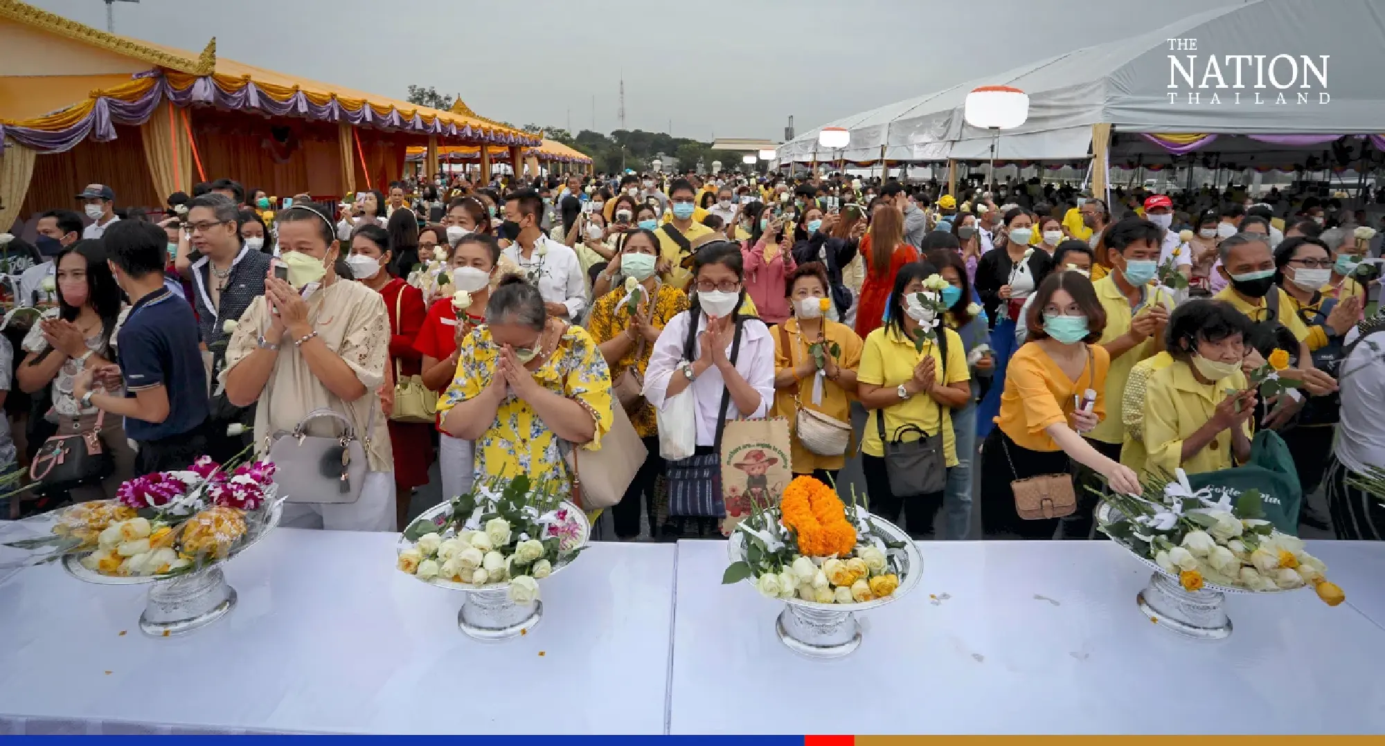 Crowds pay respects before new King Rama IX statue at Chalerm Phrakiat Park