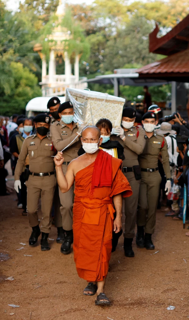 Thai massacre victims 'sent to heaven' in mass cremation