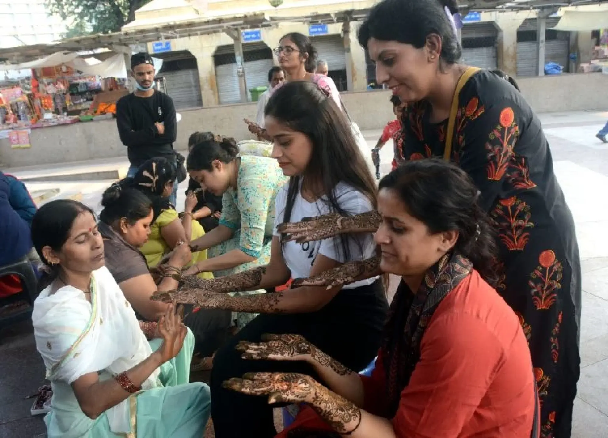 A pictorial glimpse of Hindu women observing Karwa Chauth in New Delhi