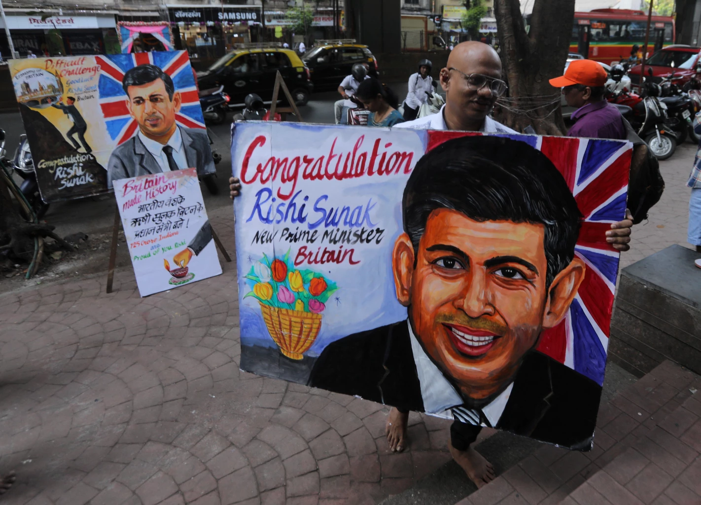 New PM Sunak vows to lead Britain out of economic crisis