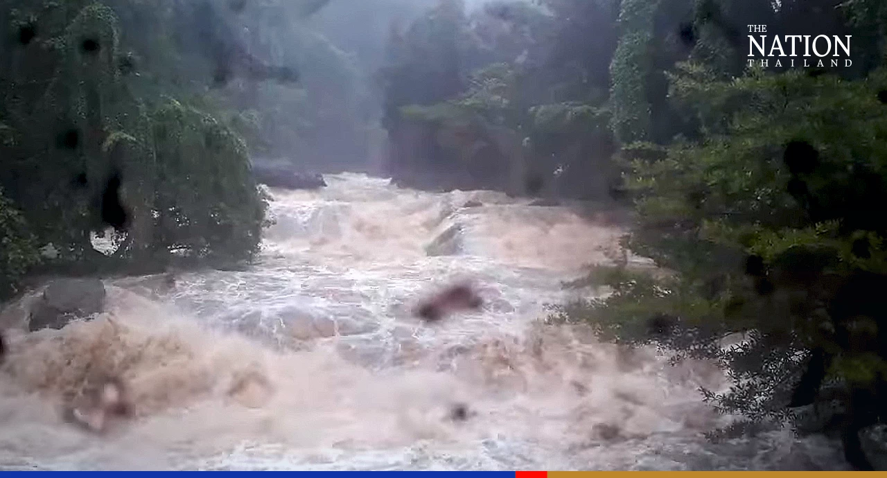 Seventeen national parks close waterfalls, other attractions amid floods