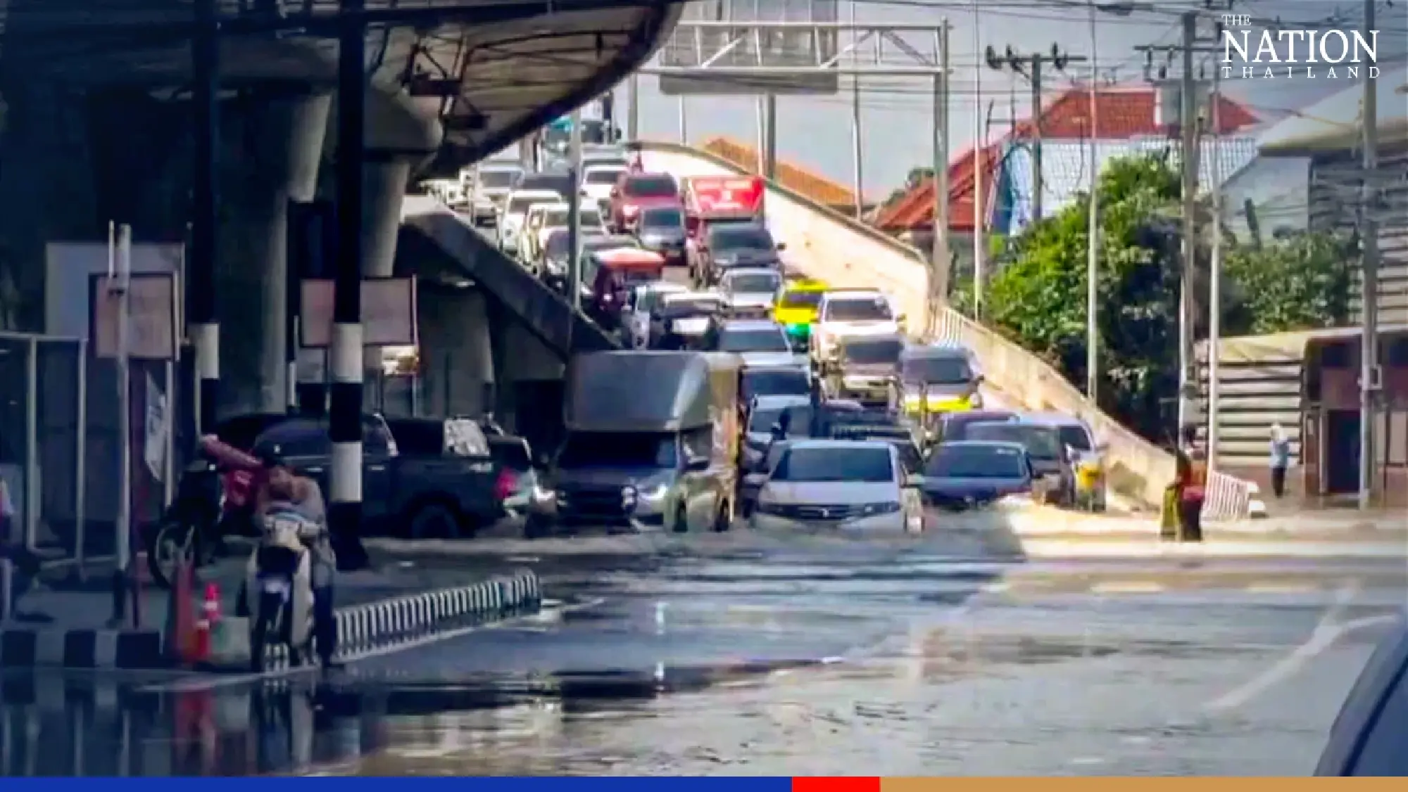 Water runoffs, rising sea tides inundate Bangkok’s satellite provinces