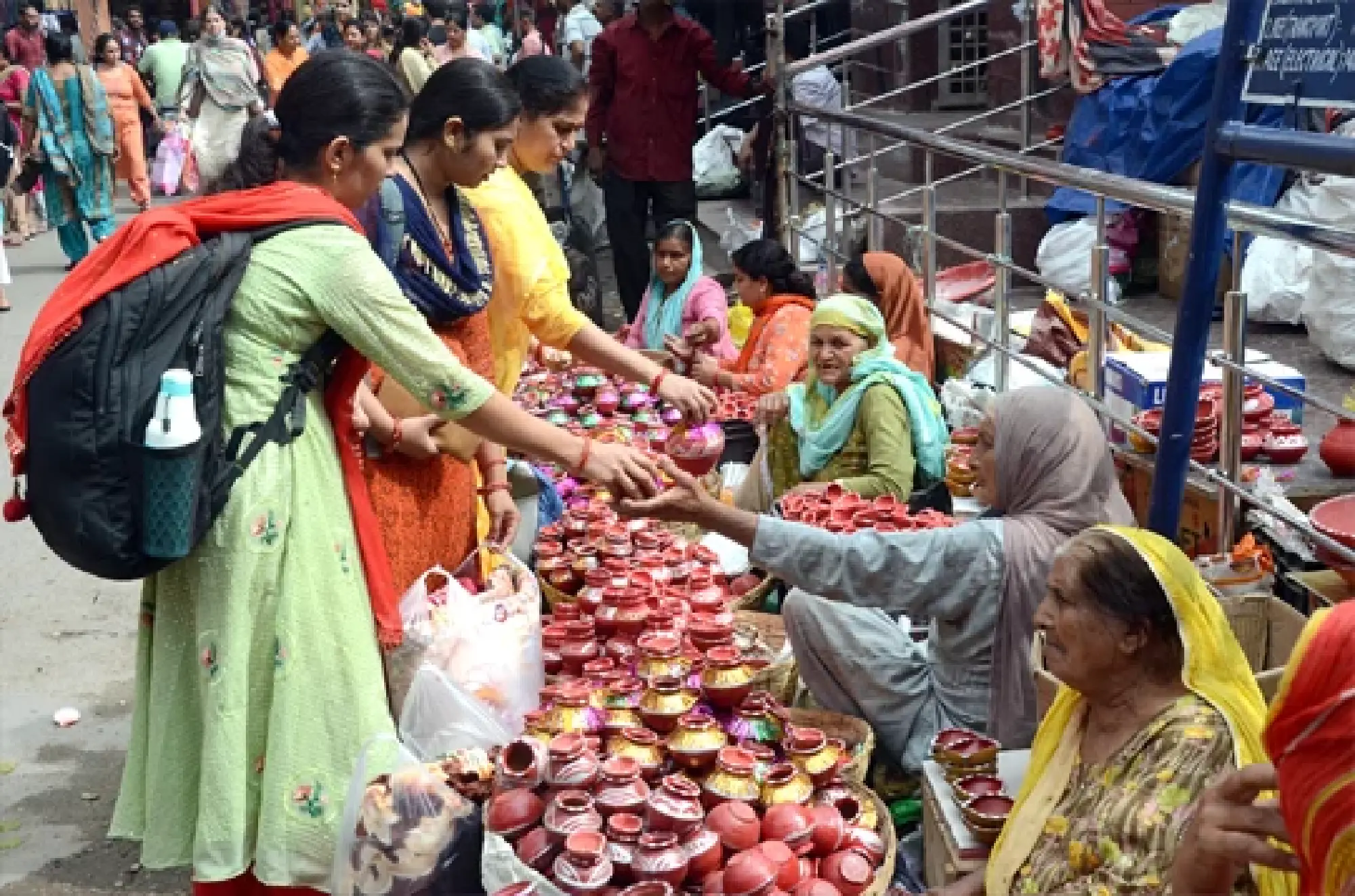 A pictorial glimpse of Hindu women observing Karwa Chauth in New Delhi