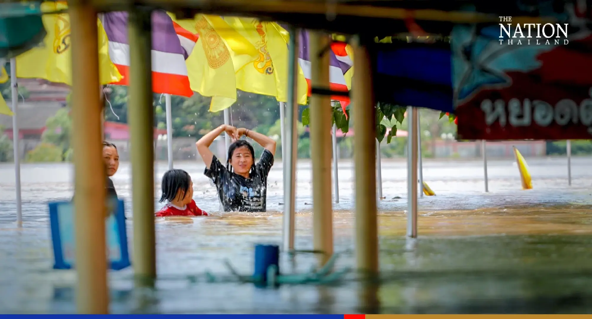 Floods will last for at least 3 more weeks in Central Thailand, says NWCC