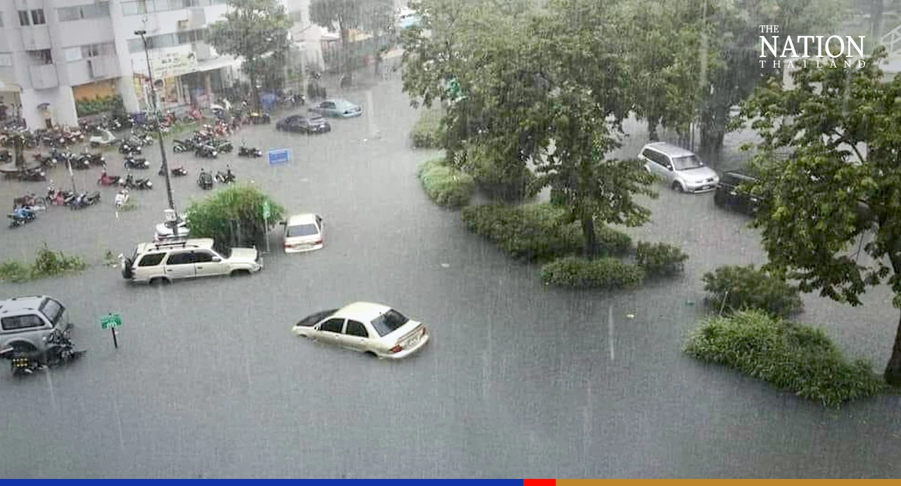 Monday’s marathon downpour brings more flood misery for Bangkokians