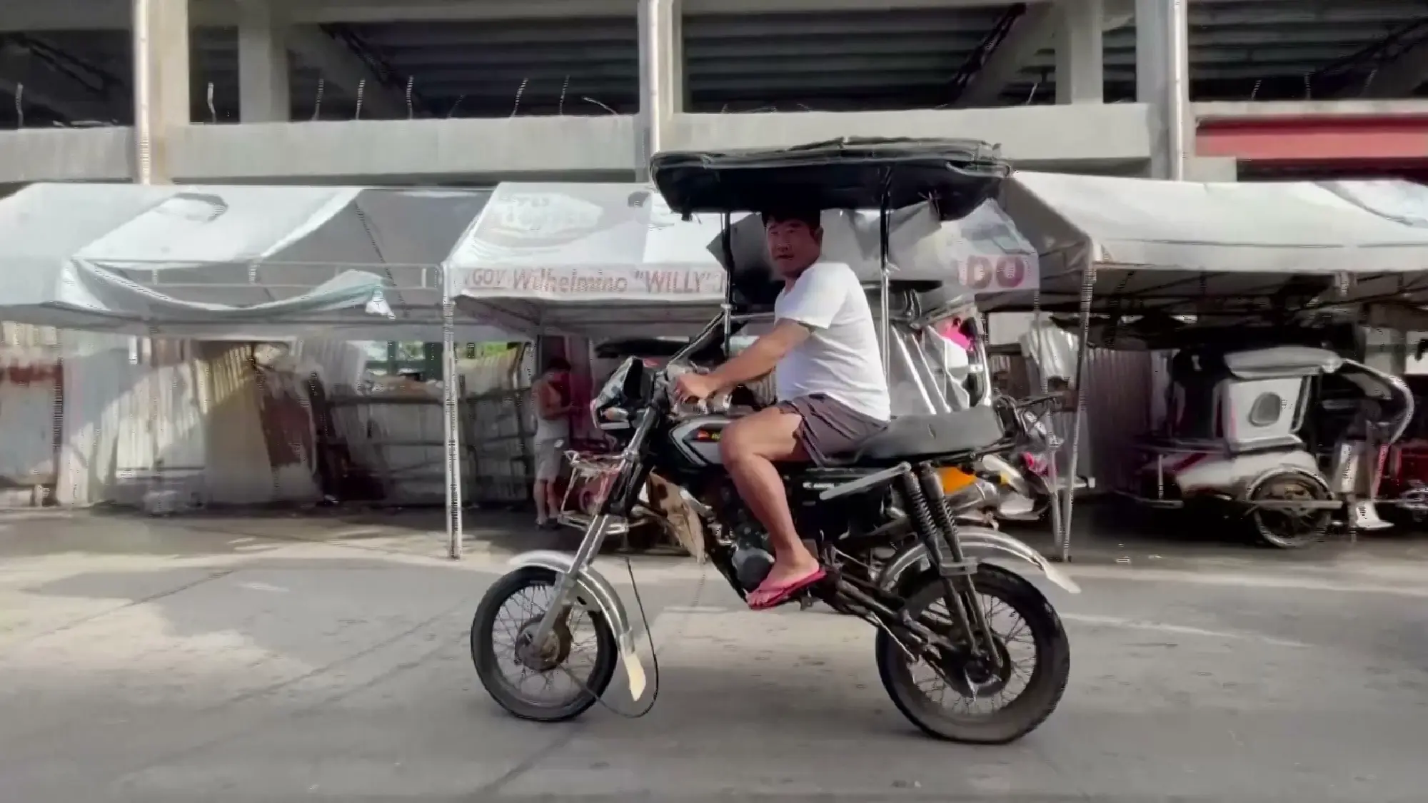 Philippine locals ride high and dry as taxis find ingenious flood solution