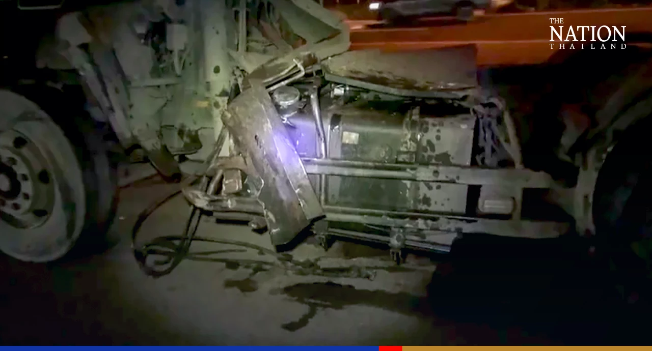 15,000 litre fuel container flips into ditch, sparking explosion fears in Prachinburi