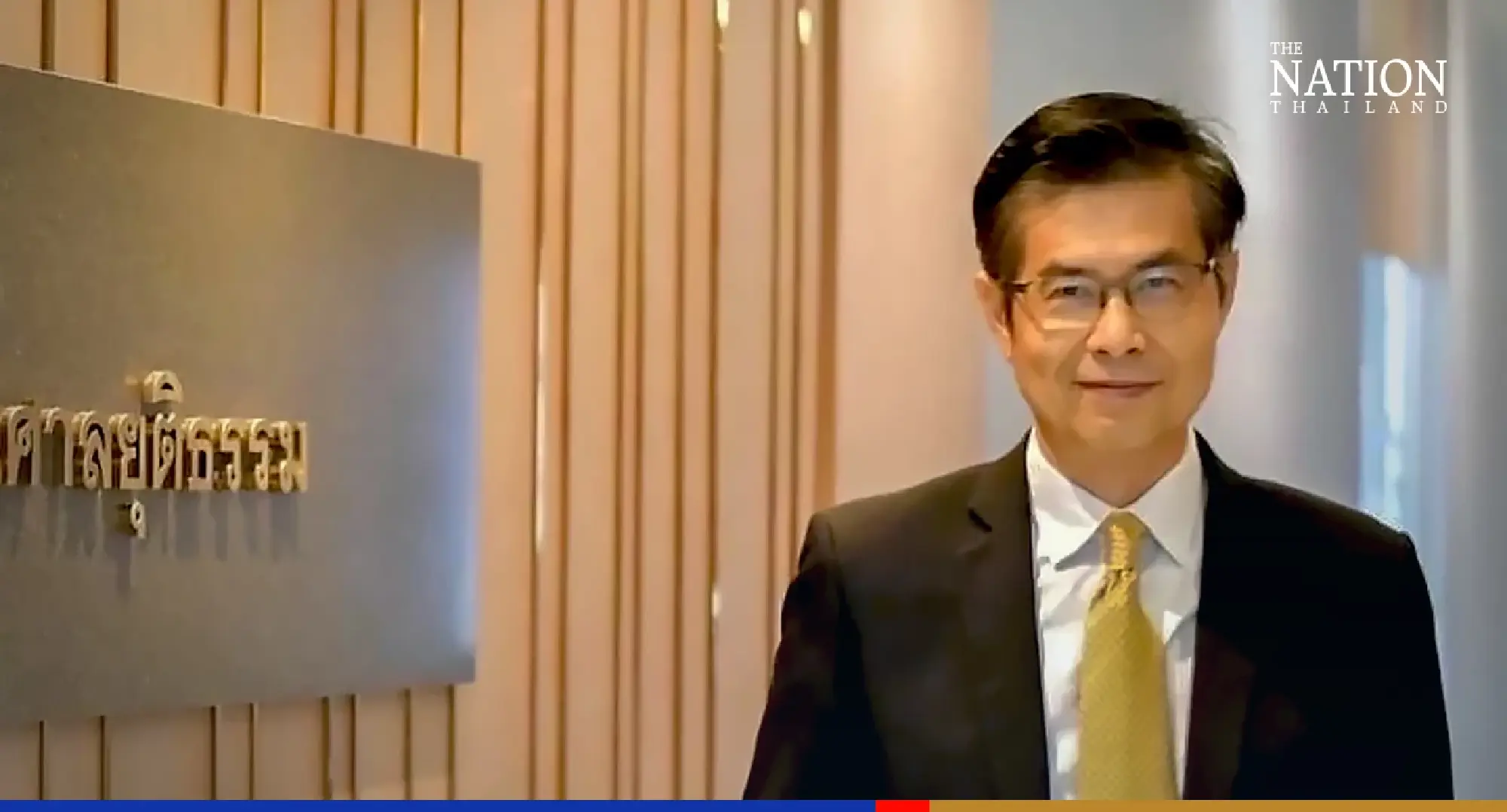 Red-faced Kamphaeng Phet Court officials seek action against case-winning fake lawyer