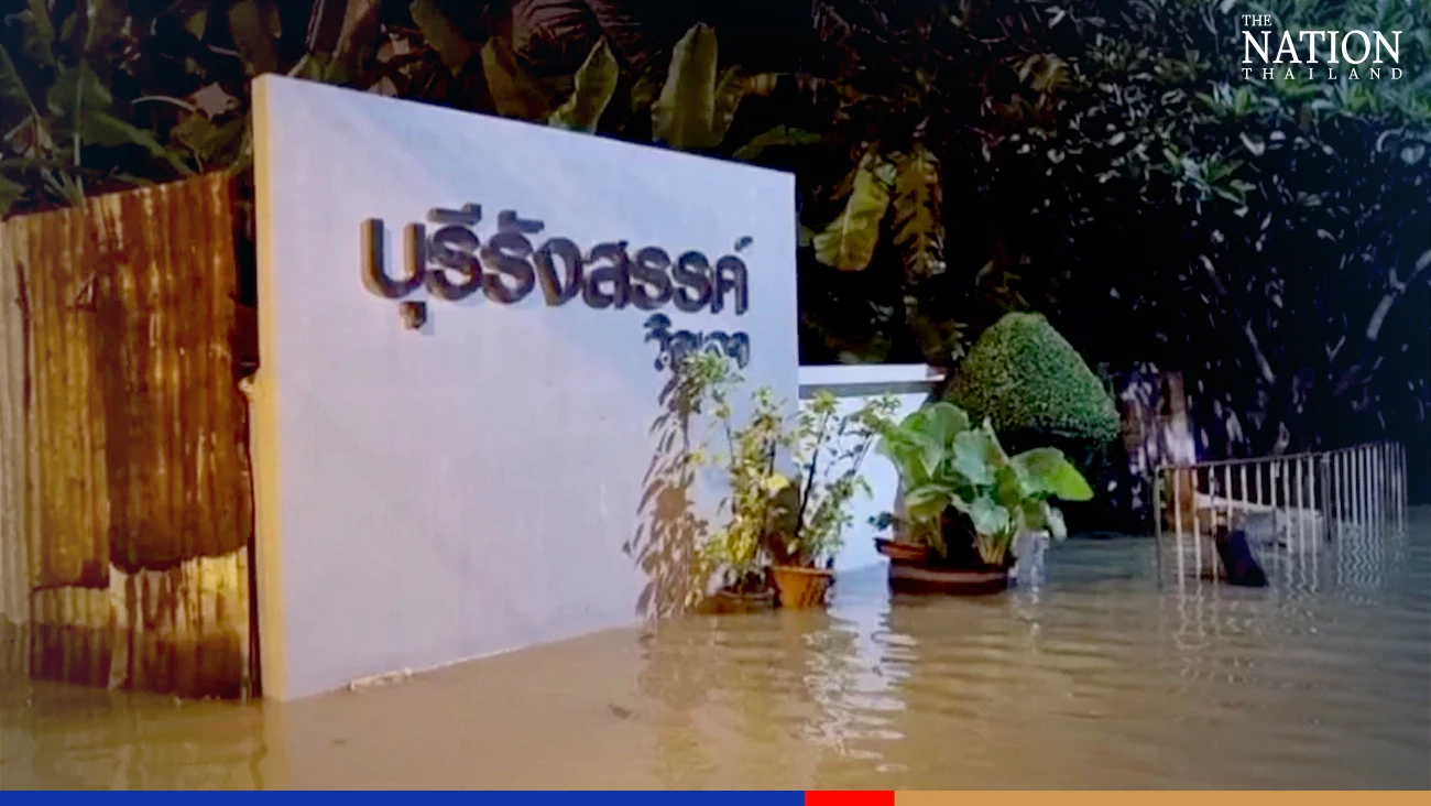 Nonthaburi levees cave in as runoffs burst Chao Phraya’s banks, causing metre-high floods