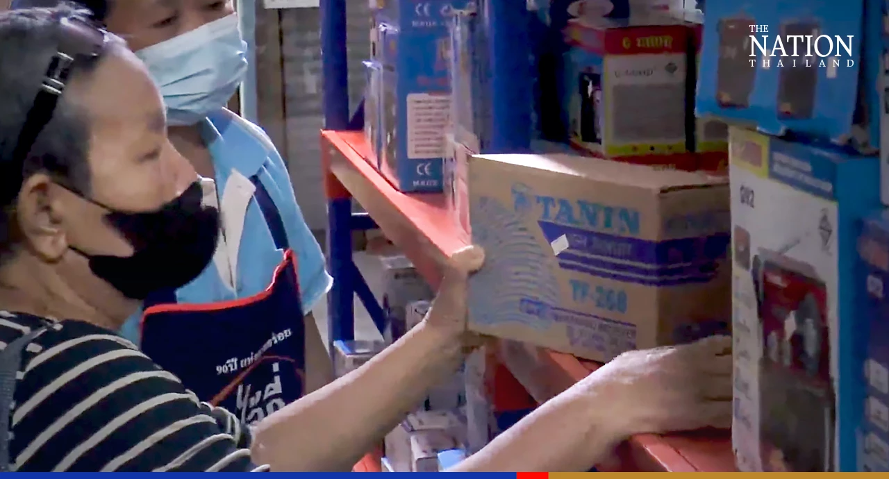 Tanin transistor radios fly off the shelves after PM’s advice to locals in floodhit province