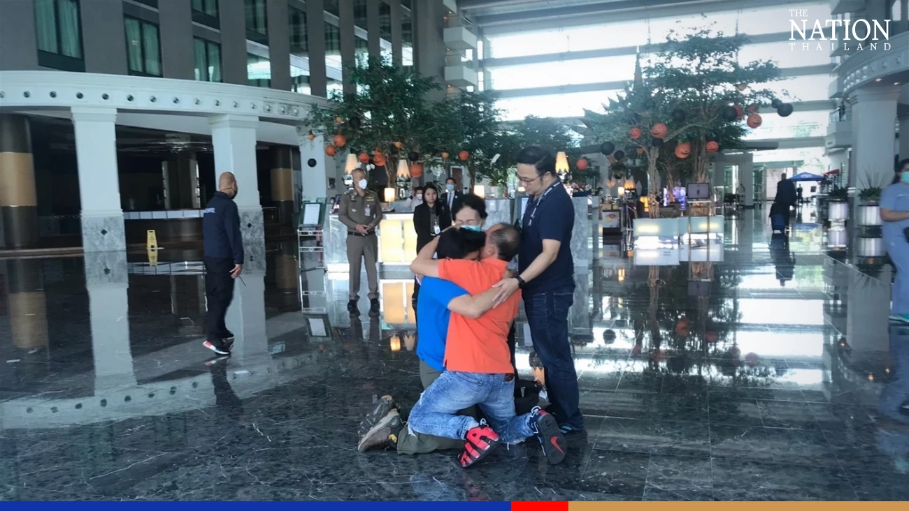 YouTuber doctor lands back in Thailand after Mali kidnapping ordeal