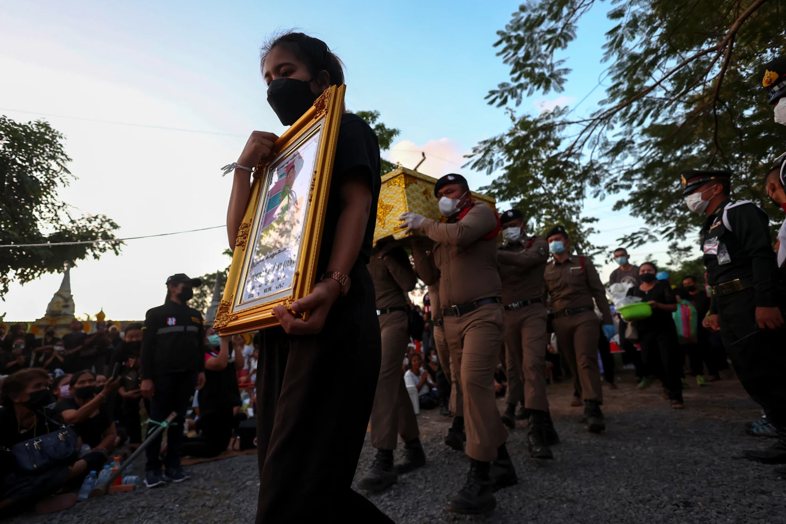 Thai massacre victims 'sent to heaven' in mass cremation
