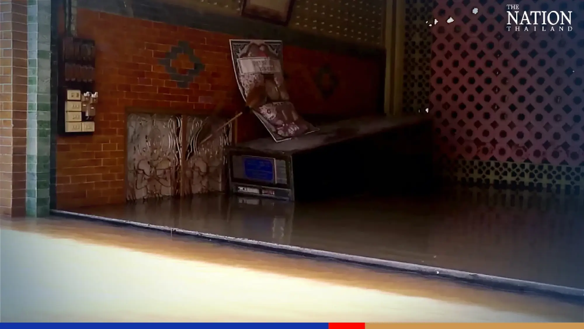 5 districts in Ang Thong province swamped as Chao Phraya breaks banks