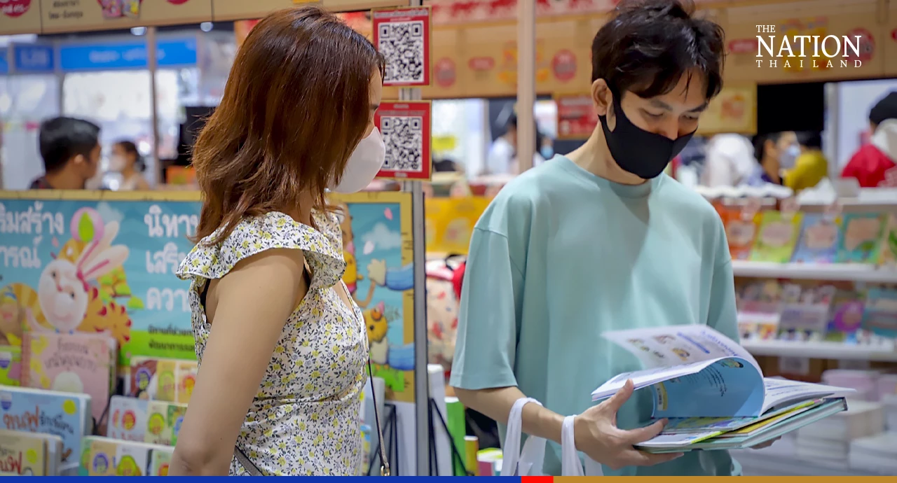 Avid readers queue for hours on first day of book fair