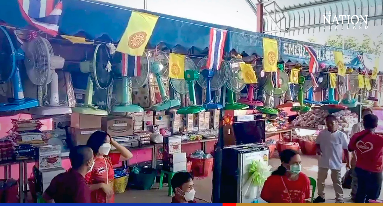 Sparkling diamond ring draws crowds of devotees to Rayong temple