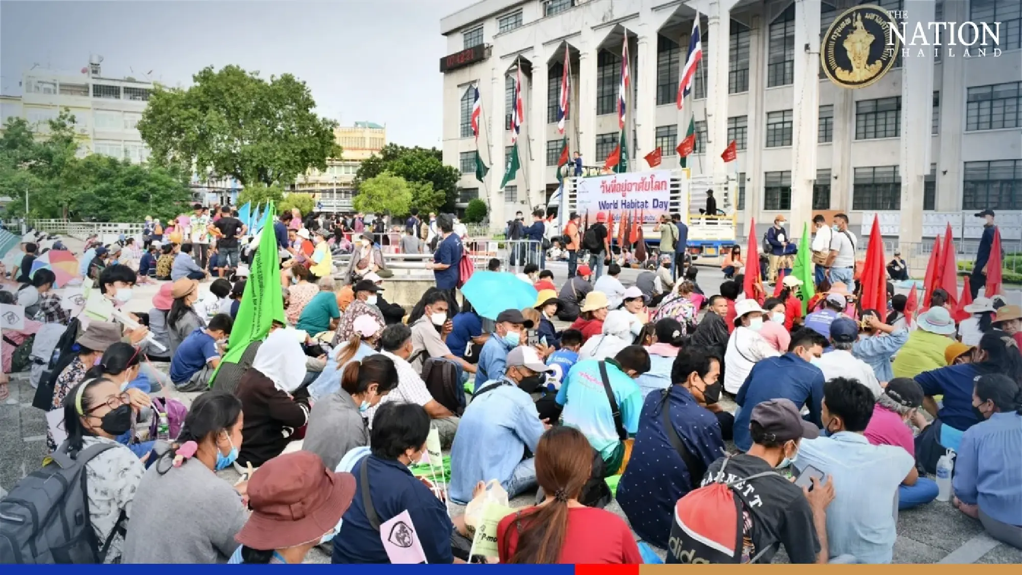 Chadchart urges government, private sectors to jointly tackle housing problem