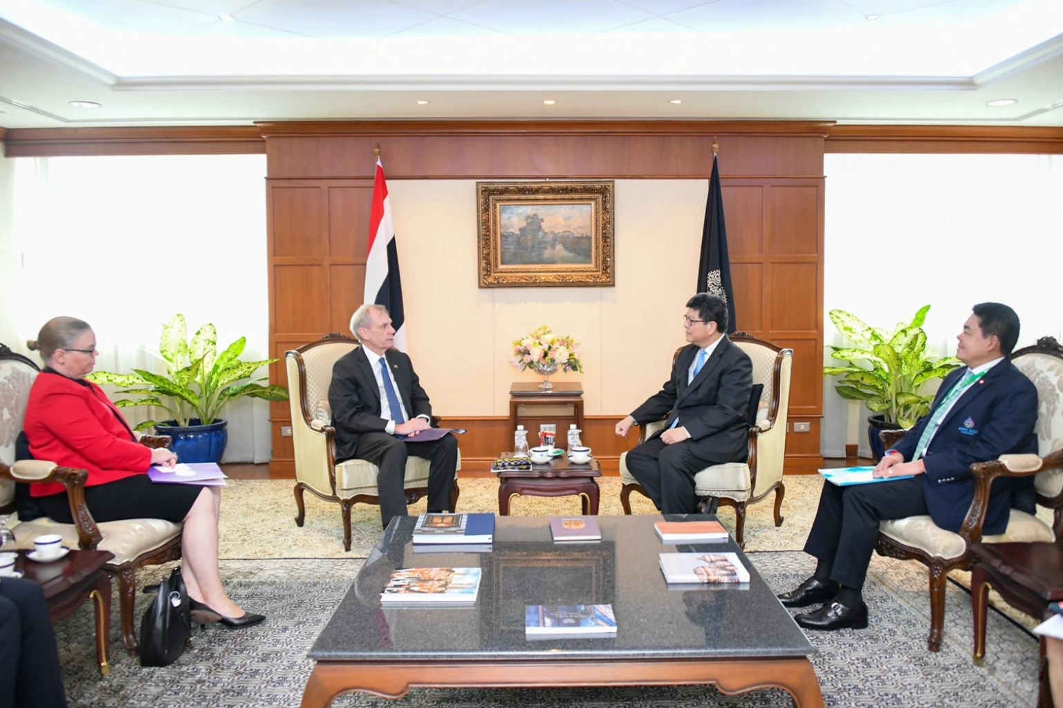 Foreign Affairs Permanent Secretary meets U.S. Ambassador to discuss APEC Summit preparations