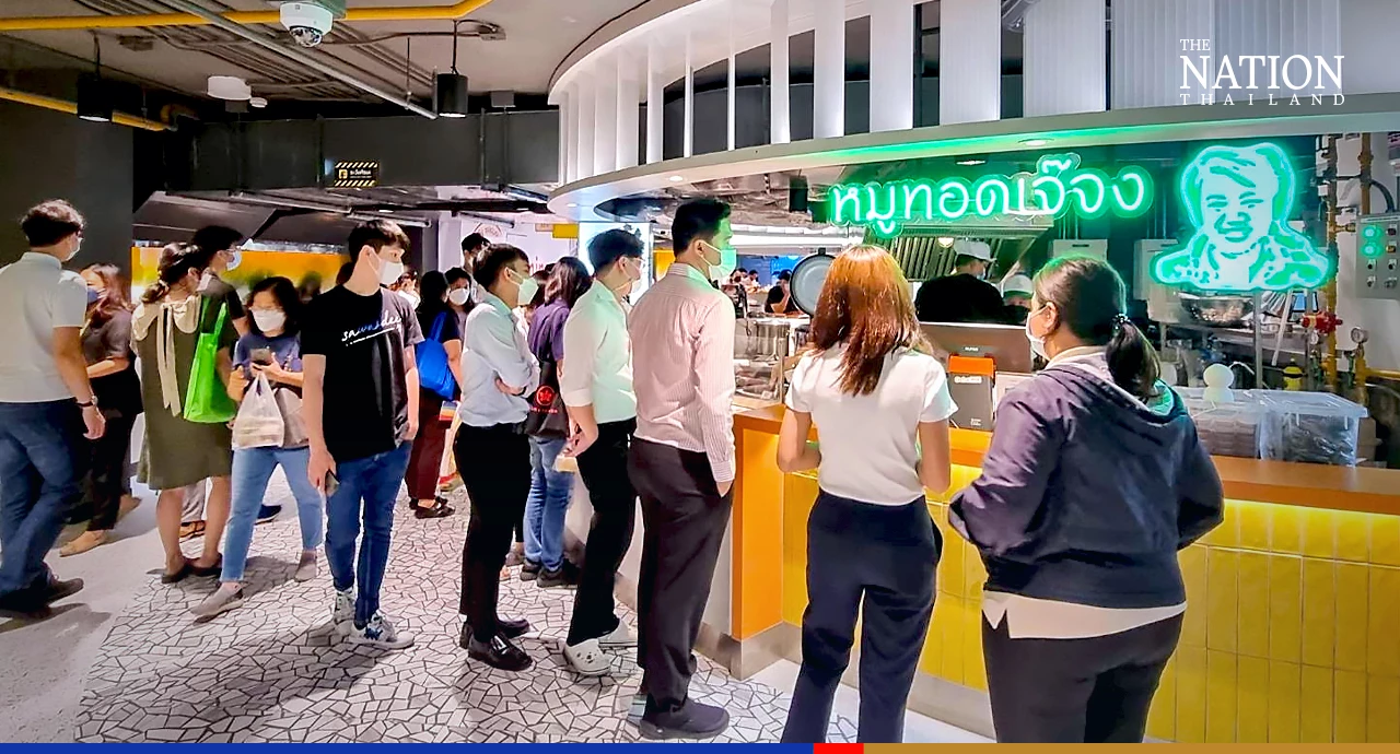 Some shops, eateries in Silom Edge to remain open until midnight